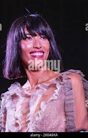 NINA ZILLI durante la Fata di Raffaele Casarano Special Band. Nina Zilli,  cantante italiana Concerto di Musica a Polignano a Mare, settembre 08 2022  Foto stock