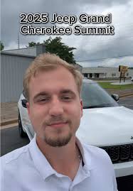 2025 Jeep Grand Cherokee Summit: Luxury SUV Review