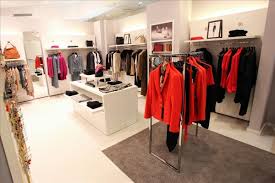 We consciously choose quality natural materials, design timeless cuts and sew with great care. Pietro Filipi Kotva