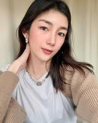 Claudia Chau's Instagram, Twitter & Facebook