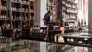 Saad oma saabumise aja kirjutada broneeringu tegemisel erisoovide. La Part Des Anges Caviste Caviste In Nice Nice City Life