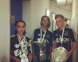 Afc ajax (indonesia)‏ @afcajax_indo 3 июл. Van De Beek Ungkap Persahabatannya Dengan Ezra Walian Okezone Bola