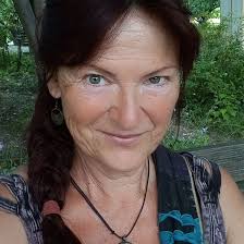 Ich habe seit einem Jahr kein Mehl mehr gegessen! Ich verwende Zucchini und  Karotten, um duftendes Haferbrot zu backen. 1 Zucchini 200 g Karotten 200 g  350 ml Wasser 250 g Haferflocken 😋👇👇👇