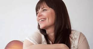 Singer Songwriter Maureen Toth