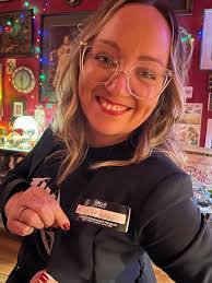 Elizabeth Davie's Instagram, Twitter & Facebook