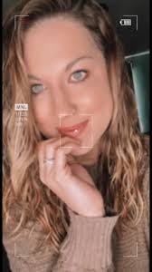 Got your heart strings tangled 😍💋 #heartstrings #bringyoutoyourknees  #porchswingangel #greeneyes #tangled #eyes