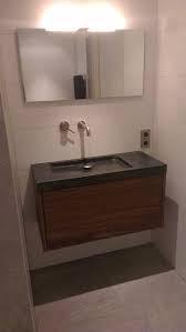 Badkamer Meubel Op Maat Gemaakt Massief Hout Noten Wasbak Van Graniet Met Rvs Muurkraan Wastafelmeubel Badkamer Badkamer Wastafel
