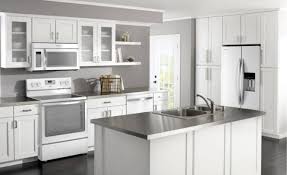 Sedangkan untuk api dan panas, aluminium termasuk bahan dengan titik leleh yang tinggi sehingga bisa dikatakan sangat sulit untuk terbakar. Harga Kitchen Set Aluminium Putih Terbaru Kontemporior Com