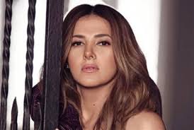 تصدرت الفنانة دنيا سمير غانم محرك البحث «جوجل»، بعد نشرها دعاء لوالدها الفنان سمير غانم ووالدتها الفنانة دلال عبدالعزيز، عبر عبر حسابها على موقع تبادل الصور والفيديوهات. ÙƒÙˆØ±ÙˆÙ†Ø§ ÙŠ Ø®Ø±Ø¬ Ø¯Ù†ÙŠØ§ Ø³Ù…ÙŠØ± ØºØ§Ù†Ù… Ù…Ù† Ø§Ù„Ù…Ù†Ø§ÙØ³Ø© Ø§Ù„Ø±Ù…Ø¶Ø§Ù†ÙŠØ©