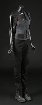 Emilia clarke (born 28 october 1986 in london, england, uk) is an english actress. Terminator Genisys Sarah Connor S Emilia Clarke Bloody Vest Costume Current Price 1100