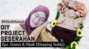 Cara membuat hantaran gamis dan hijab, kali ini gamis dan hijabnya gue bikin teddy bear yang hantaran gamis bentuk kokedama, ide kreasi seserahan gamis terinspirasi dari kokedama, seni tutorial membuat hantaran pernikahan alat dan bahan 1. Seserahan Baju Dan Tas Untuk Pengantin