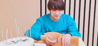 August 14, 2002 , age as on 2021: Huening Kai Birthday Vlive 20200814 Txt Kai Birthday