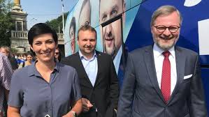 V uplynulom roku sme spolu prejazdili 32,5 milióna kilometrov, čo predstavuje cestu na mesiac a späť viac ako 42 krát. Bude Nas Volit 80 Procent Lidi Usmival Se Fiala Pri Predstaveni Volebniho Autobusu Aktualne Cz