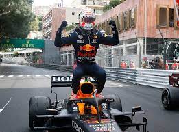 Le pilote de l'écurie red bull max verstappen célèbre avec son équipe sa victoire après avoir vainqueur pour la douzième fois de sa carrière en formule 1 et la première à monaco, max. Exwbhcfngk Oym