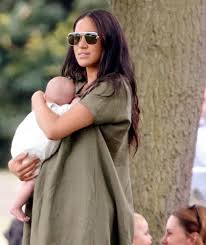 Meghan markle and prince harry release new photo of archie on 1st birthday. Meghans Turbulentes Jahr Von Baby Archie Bis Zu Weihnachten Ohne Die Queen Leute Bild De