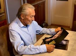 Karel gott by nyní slavil své dvaaosmdesáté narozeniny. Karel Gott Facebook