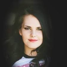 Heidi Turley's Instagram, Twitter & Facebook