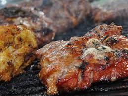 Tumbuk akar daun ketumbar dan bawang putih sampai lumat. Resepi Perap Daging Bakar Suara Insan