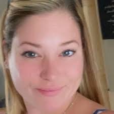 Annie Munn's Instagram, Twitter & Facebook