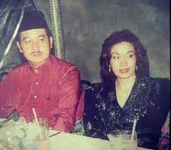 Office of the keeper of the rulers' seal (pmbrr) office of the mufti of federal territories (pmwp) performance and delivery management unit (pemandu) property management division (bph) protection division Young Najib Razak