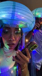 Apenas estamos festejando Halloween Y QUÉ TIENEEE. #halloweencostume  #halloween2024 #couple #disfraz #espantatiburones #sharktale #parejas  #couplecostumes #ernieybernie