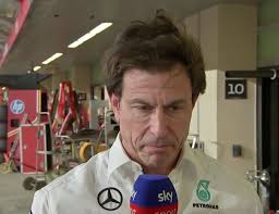 Porciento de victorias durante su carrera: Checo Pérez: 2.14% Max :30.29%