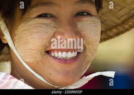 Faccia felice fatta da una balla di paglia, England, Regno Unito Foto stock 