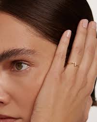 Solid yellow gold ring set with a 3 lab-grown diamond line of 0.04 ...