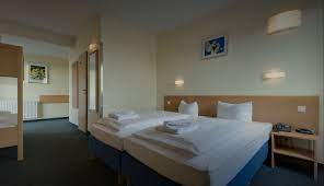 $319,000 4 bd 3 ba 2,046 sqft. 4 Bett Zimmer Citylight Hotel Berlin