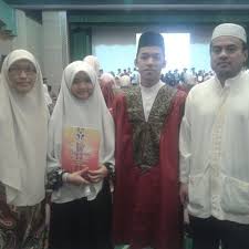 Kita juga perlu ingat pelajar yang cemerlang, adalah juga cemerlang pada akhlak dan tingkah lakunya dan seimbang dalam kehidupannya. Ibu Pelajar Cemerlang Terengganu Kongsikan Amalan Didik Anak Berjaya Dunia Akhirat Wajar Jadikan Contoh Keluarga