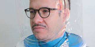 Coronavirus: emprendedores argentinos diseñaron un casco que puede evitar  el uso del respirador