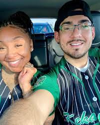 Breanna Berry's Instagram, Twitter & Facebook