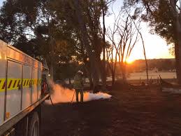 Fire crews are battling an out of control bushfire in the perth hills suburb of wooroloo which is out of control the department of fire and emergency dfes said residents in the area needed to act. Wooroloo Fire Brigade About Facebook