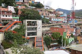 Amazing restaurants, lots of nature, friendly people, gorgeous women, fast internet the area of poblado in medellin is perfect for all travelers and especially digital nomads. Medellin Blumen Und Graffitis Zwischen Rolltreppe Und Morgengrauen Aventoura De
