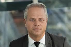 Fischer ger ut bok om porrkungen Berth Milton