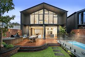 Soon After Filming Wrapped On Channel Nine S Prime Time Slayer The Block An Official Photographer Paced The Back Yard House The Block Australia House Exterior