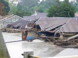 Bencana menyebabkan timbulnya korban jiwa manusia, kerusakan lingkungan, kerugian harta benda dan dampak psikologis yang dalam keadaan walaupun abrasi bisa disebabkan oleh gejala alami namun manusia sering disebut sebagai penyebab utama abrasi. Mui Ajak Masyarakat Peduli Korban Bencana Alam Republika Online