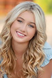 Isabella Schilling's Instagram, Twitter & Facebook