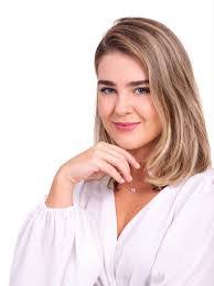 Mariana Schreiber's Instagram, Twitter & Facebook