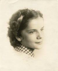 Elizabeth Ranes's Instagram, Twitter & Facebook