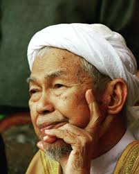 Sehari dalam kehidupan tuan guru nik abdul aziz nik mat full video. 4 Tahun Tuan Guru Nik Aziz Dalam Kenangan Bekas Pelajar Maahad Ini Kongsi Amalan Zuhudnya Ketika Hayat Kashoorga
