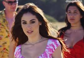 Located on the stunning island of procida in the gulf of naples, the young and unemployed mario (massimo troisi) is hired to be the personal postman to the famous chilean writer pablo neruda who moved to the island and receives so much fan mail he needs his own postman. Love Island Italia 2021 Giulia De Lellis Alla Conduzione