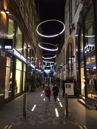 Pedestrian Street Lighting Anneaux De Led Comme Des Aureoles Et Barettes Lumineuses Sur Lesquelles Sau Street Light Design Urban Lighting Urban Design Graphics