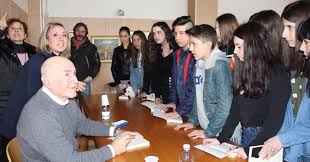 A speciale tg5 dopo c'è posta per te la testimonianza di sami modiano che ha vissuto la tragedia dell'olocausto. Gli Studenti Della Leonardo Da Vinci Dell Istituto Comprensivo Colleferro 1 Incontrano Sami Modiano Cronache Cittadine