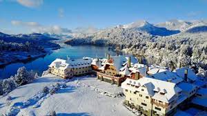 Julio propone un impasse en el año, ideal para recargar energías y disfrutar en familia, en pareja o con amigos. Bariloche Estudiantil Invierno 2019