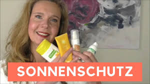 Mineralischer sonnenschutz hält nicht den ganzen tag und muss vorbeugend vor sonnenbrand wiederholt aufgetragen werden Fur Den Sommer Versorgt Sonnenschutz Furs Gesicht Youtube
