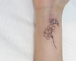 Fiore di loto con lettere iniziali. Disegni Fiori Stilizzati Tattoo Minimal Tattoo Stilizzato Tattoo Piccoli Jo Lissoni Disegno Tatuaggio Mandala Tatuaggi Fiori Mandala Disegni Di Tatuaggio Di Fiore Disegni Del Tatuaggio Per Le Donne Mandala Art