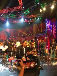 Maharaja lawak mega (mlm) 2019 menggabungkan 12 kumpulan lawak dan 2 pelawak solo profesional terbaik nusantara (malaysia, indonesia mlm 2019 akan bersiaran secara langsung dari royal theater, shah alam, program ini boleh ditonton secara live pada setiap malam jumaat jam 9. Tahniah Shiro Diumum Juara Maharaja Lawak 2018 Bawa Pulang Rm500 000 Media Hiburan