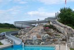 Natural Structures Landscape Hillside Slides Auch hollywood liebt pool slides und führt seine badesandalen auch dann aus, wenn von wasser weit und breit.