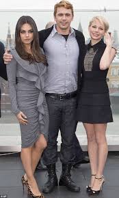Jason segel was born on january 18, 1980 in los angeles, california. Michelle Williams Poses With Mila Kunis At Oz Photocall As It Emerges She Has Split From Jason Segel Daily Mail Online